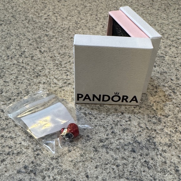 NWT Pandora Festive Metallic Red Heart Charm With Santa Hat - Picture 6 of 6